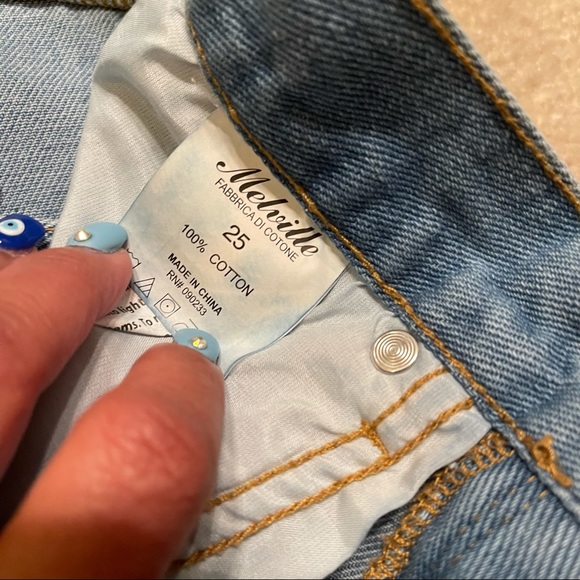 Brandy Melville shorts & pretty little thing top - Picture 3 of 5